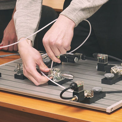 Componente eletrônico dos instrumentos da certificação do teste de laboratório do Fcc Ccc que testa o serviço rápido da detecção e da certificação