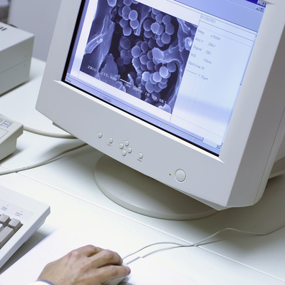 Refrigerando o aparelho eletrodoméstico que testa no laboratório reconhecido